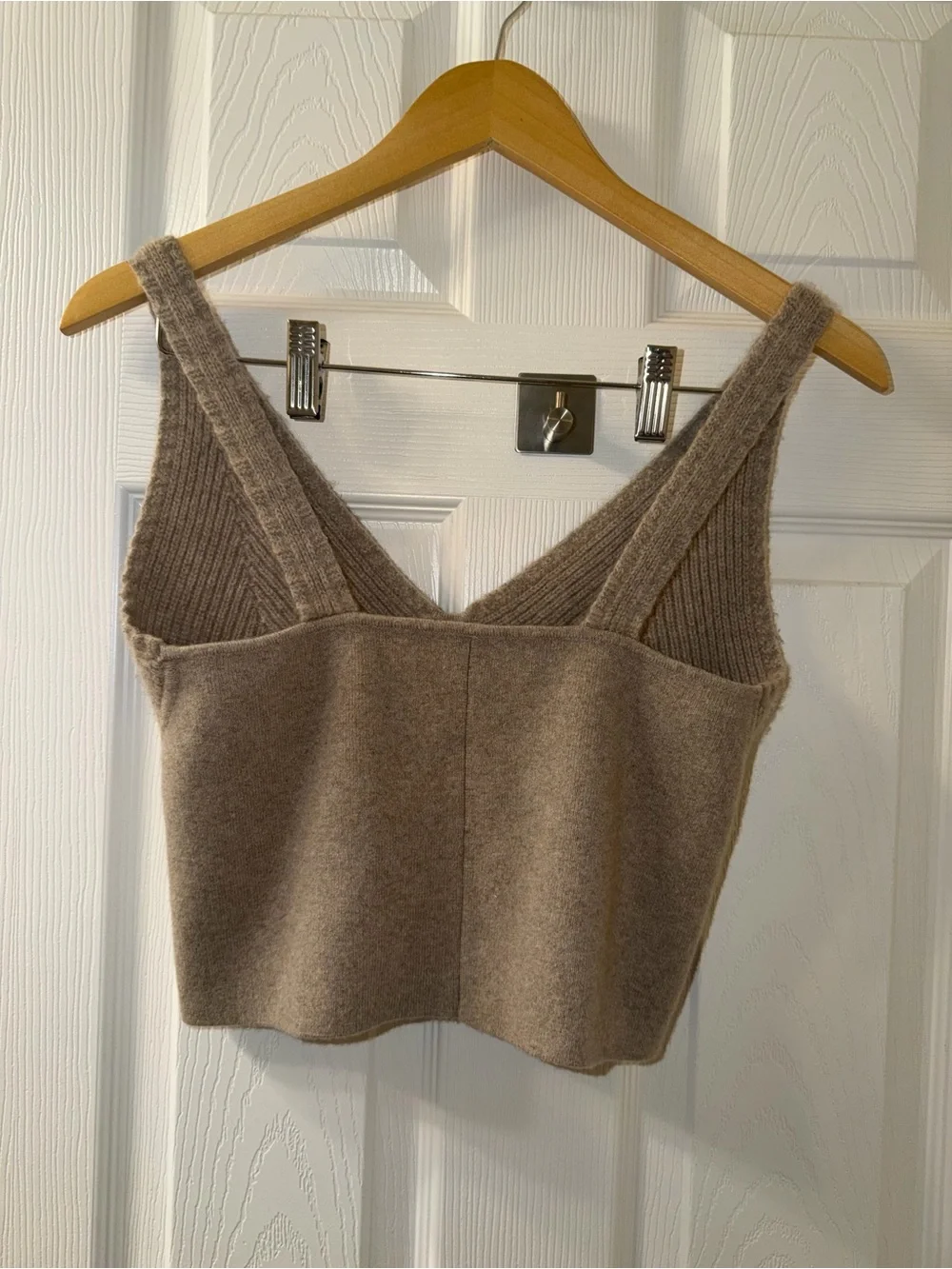 Neiman Marcus Recycled Cashmere V-Neck Sweater Tank Top - Picture 3 of 4